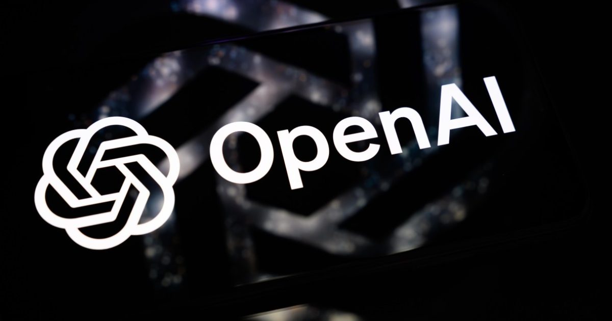 صحيفتان أمريكيتان تقاضيان OpenAI ومايكروسوفت بتهمة انتهاك حقوق النشر