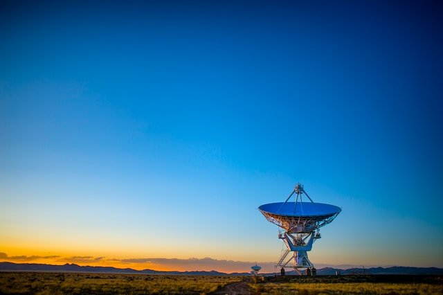 DROPIDEA | دروب ايديا - What is a radio telescope?